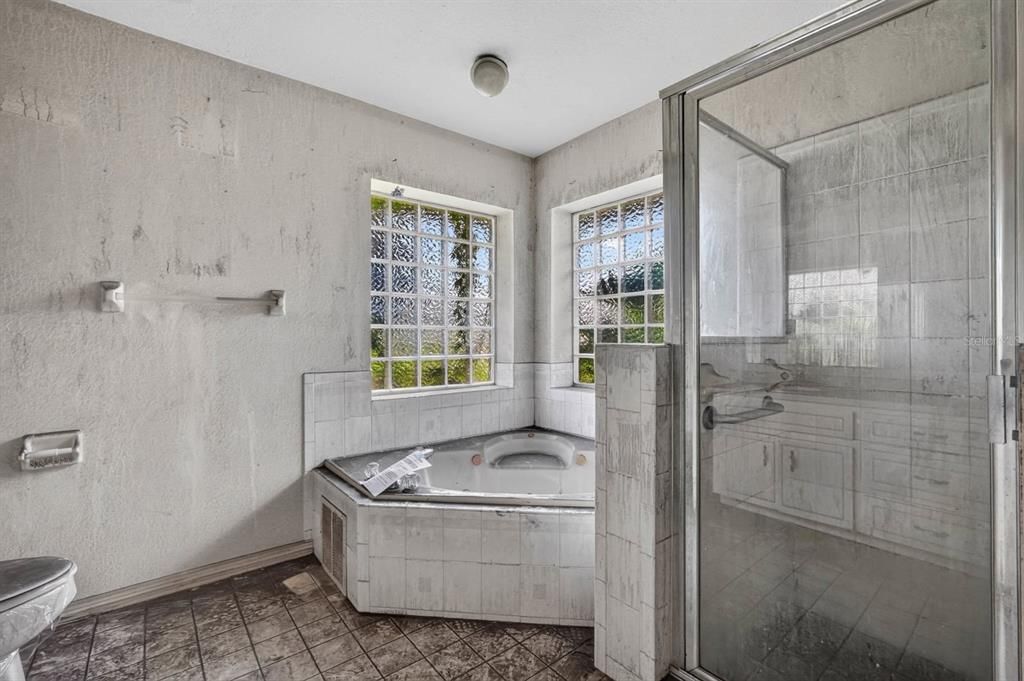 For Sale: $225,000 (3 beds, 2 baths, 2342 Square Feet)