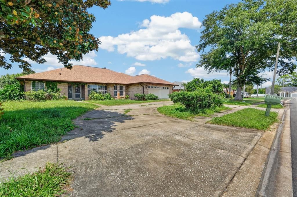 For Sale: $225,000 (3 beds, 2 baths, 2342 Square Feet)