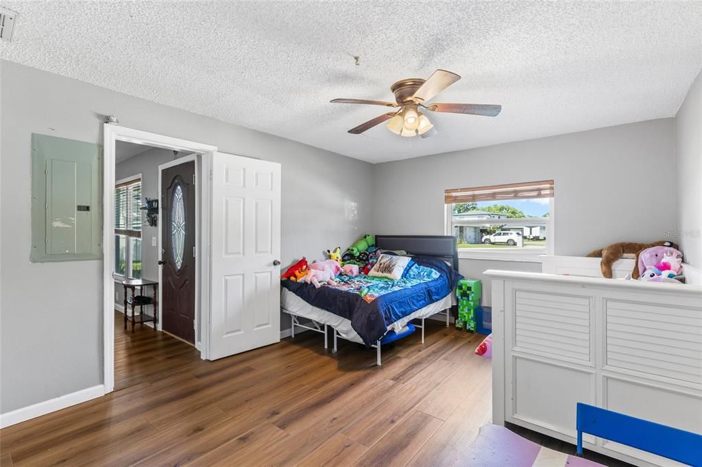For Sale: $349,900 (3 beds, 1 baths, 1583 Square Feet)
