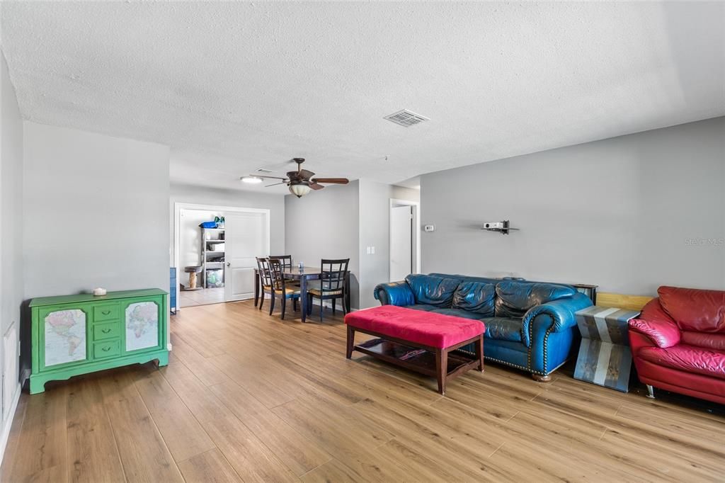 For Sale: $349,900 (3 beds, 1 baths, 1583 Square Feet)