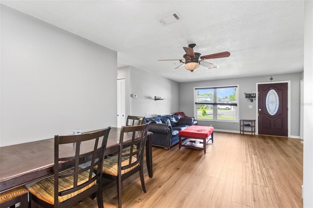 For Sale: $349,900 (3 beds, 1 baths, 1583 Square Feet)