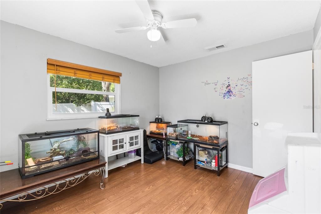 For Sale: $349,900 (3 beds, 1 baths, 1583 Square Feet)