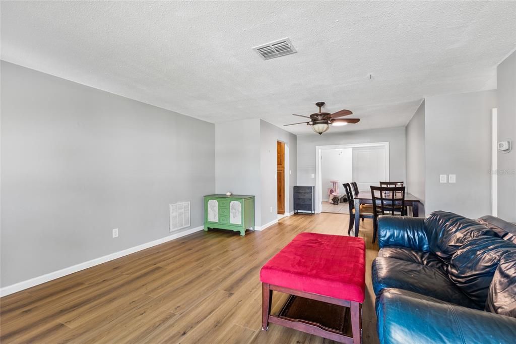 For Sale: $349,900 (3 beds, 1 baths, 1583 Square Feet)