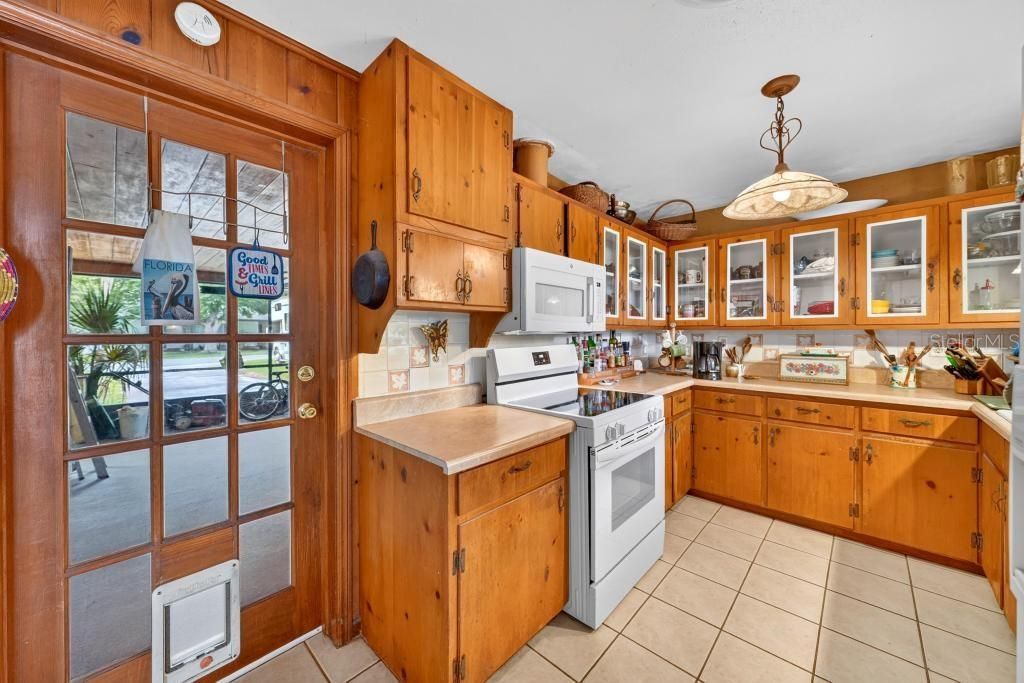 For Sale: $259,000 (2 beds, 1 baths, 1271 Square Feet)