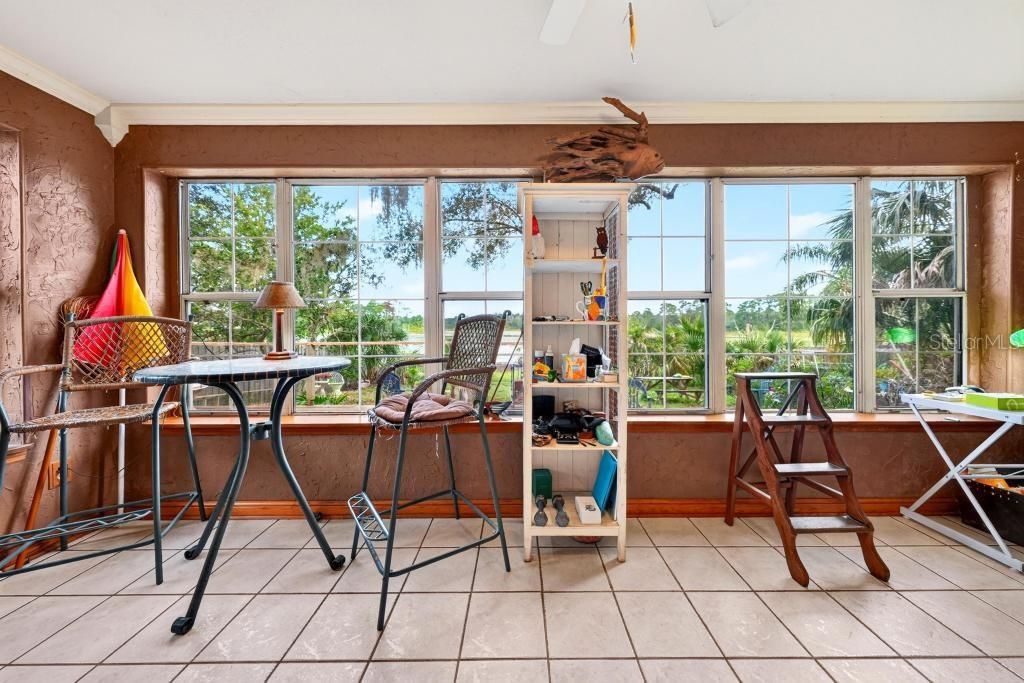For Sale: $259,000 (2 beds, 1 baths, 1271 Square Feet)