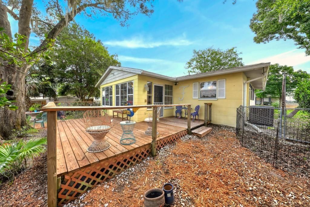 For Sale: $259,000 (2 beds, 1 baths, 1271 Square Feet)