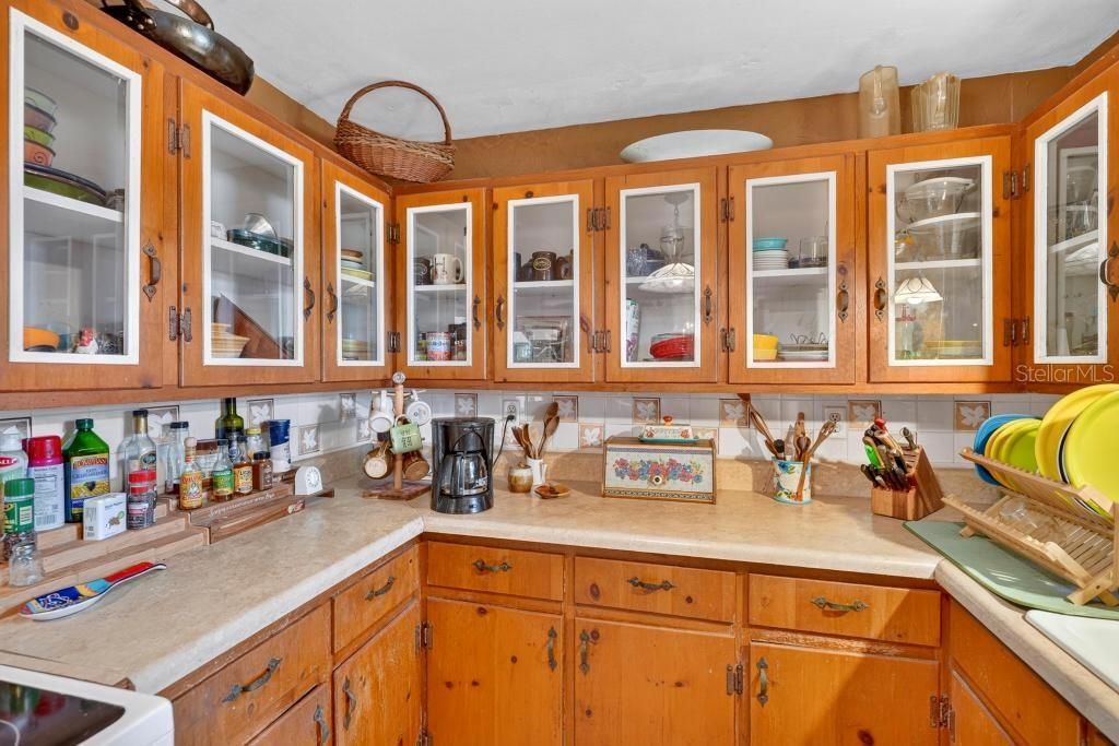 For Sale: $259,000 (2 beds, 1 baths, 1271 Square Feet)
