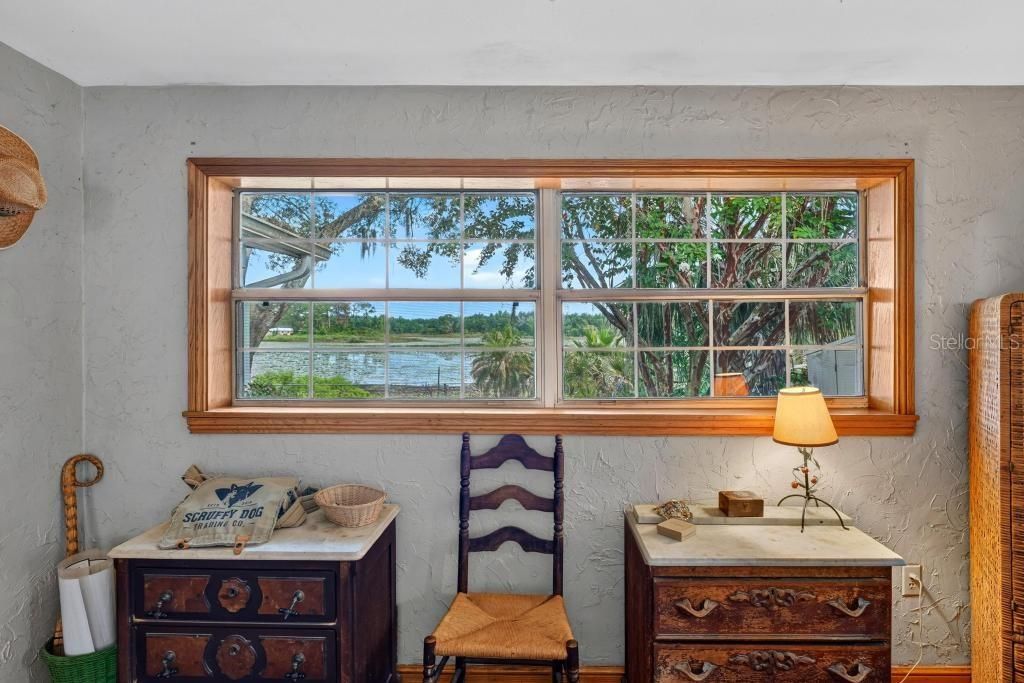 For Sale: $259,000 (2 beds, 1 baths, 1271 Square Feet)