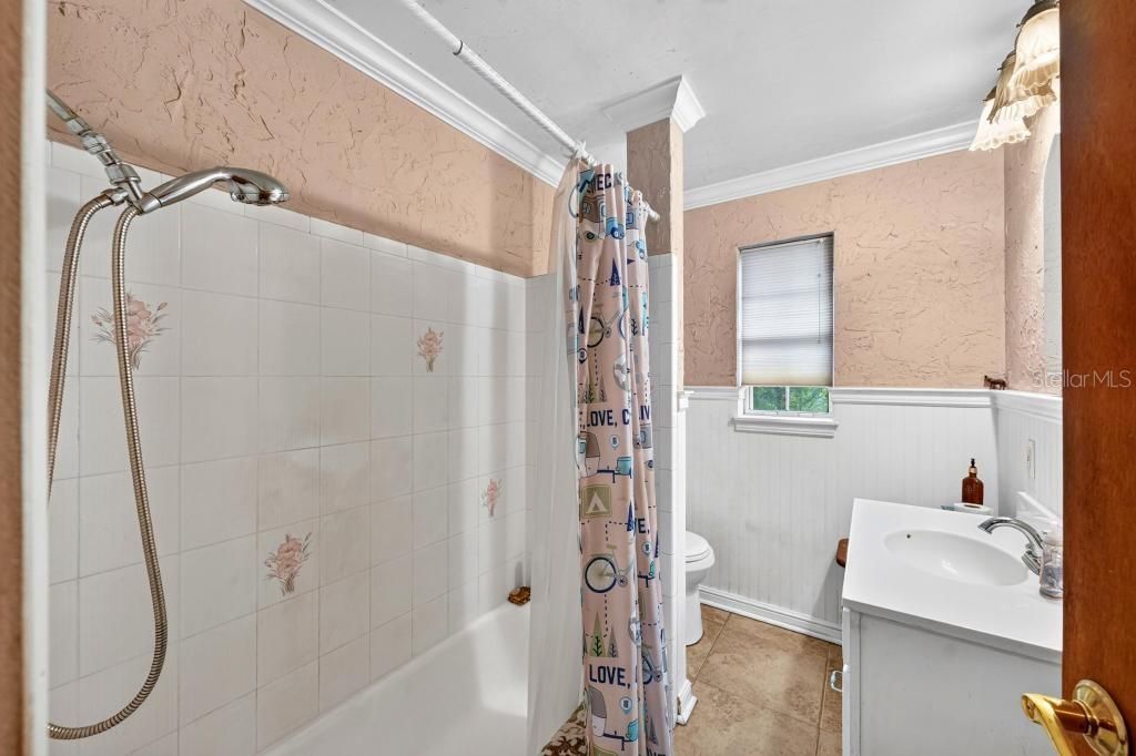 For Sale: $259,000 (2 beds, 1 baths, 1271 Square Feet)
