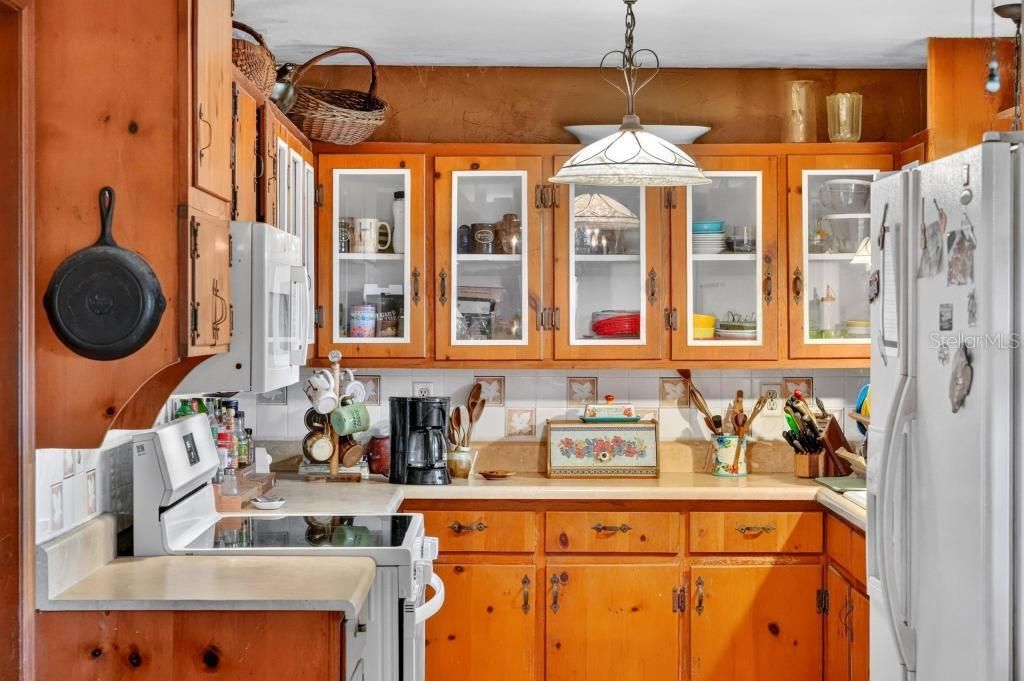 For Sale: $259,000 (2 beds, 1 baths, 1271 Square Feet)