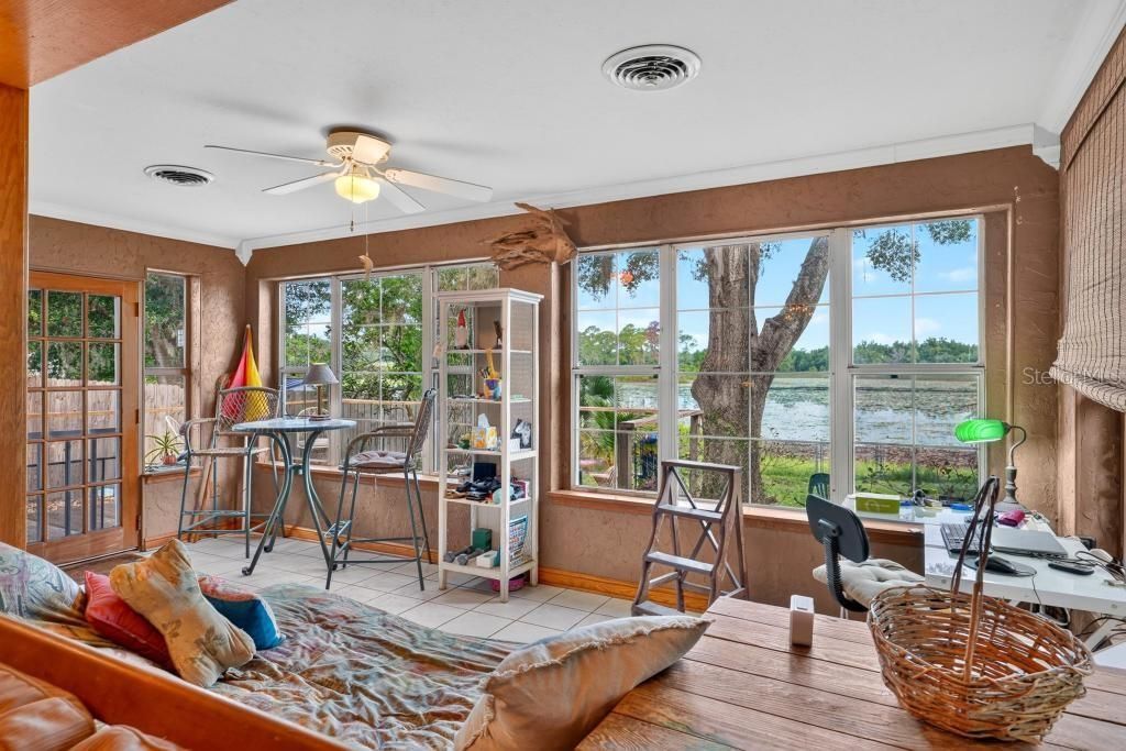 For Sale: $259,000 (2 beds, 1 baths, 1271 Square Feet)