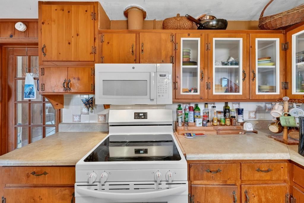For Sale: $259,000 (2 beds, 1 baths, 1271 Square Feet)
