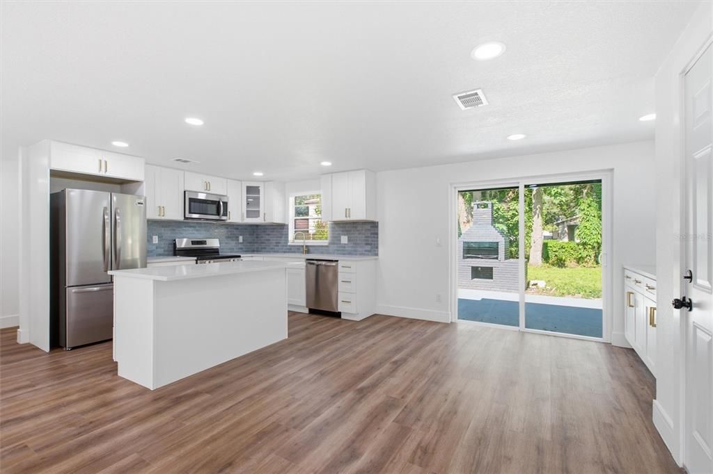 For Sale: $369,000 (3 beds, 2 baths, 1176 Square Feet)