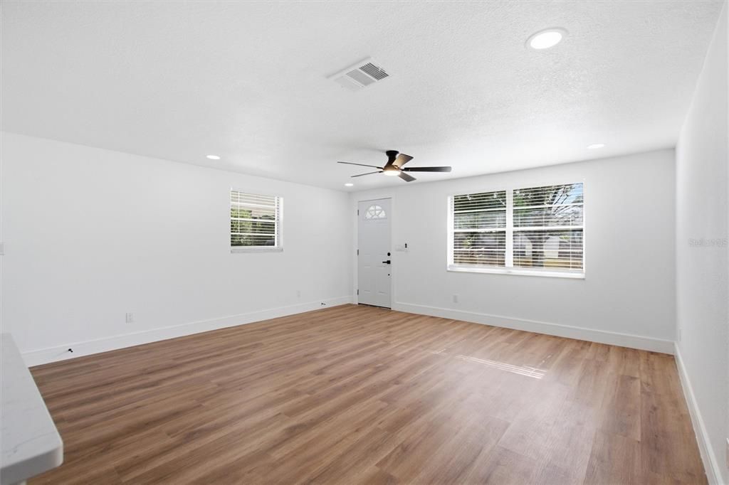 For Sale: $369,000 (3 beds, 2 baths, 1176 Square Feet)
