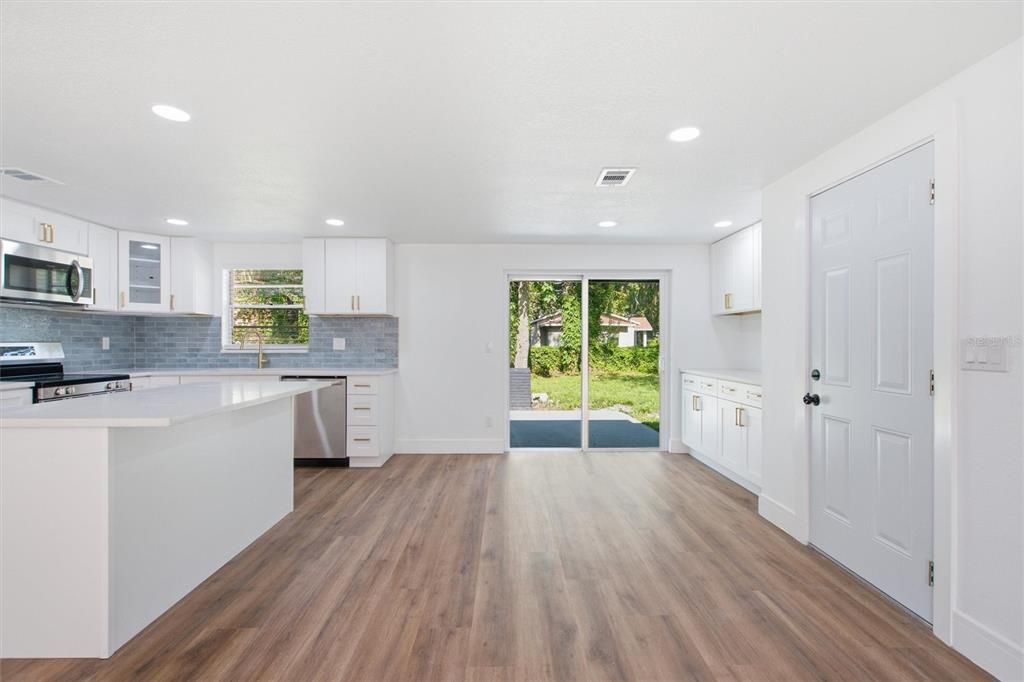 For Sale: $369,000 (3 beds, 2 baths, 1176 Square Feet)