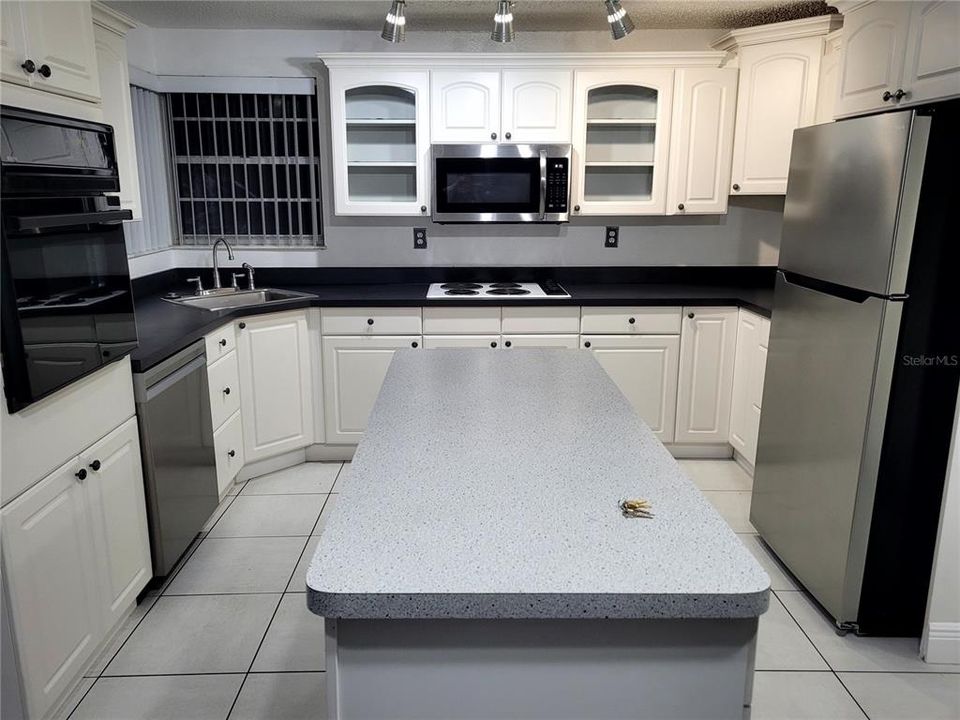 En Renta: $2,395 (4 camas, 2 baños, 1720 Pies cuadrados)