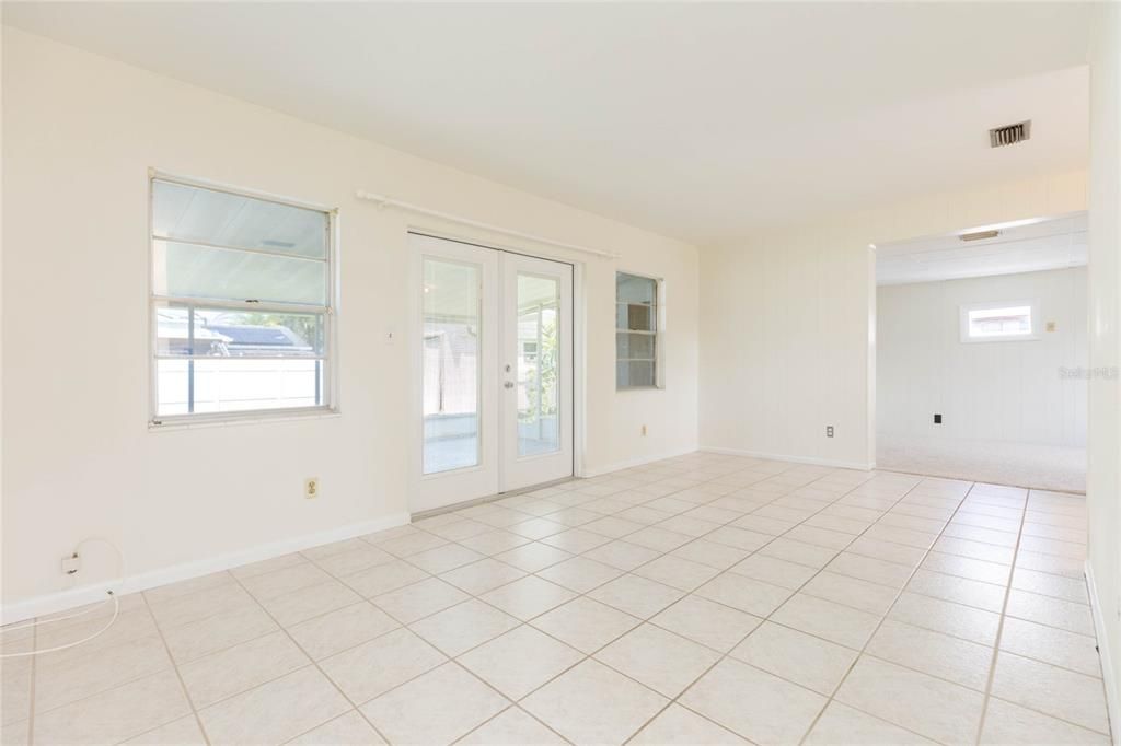 For Sale: $379,900 (3 beds, 2 baths, 1209 Square Feet)