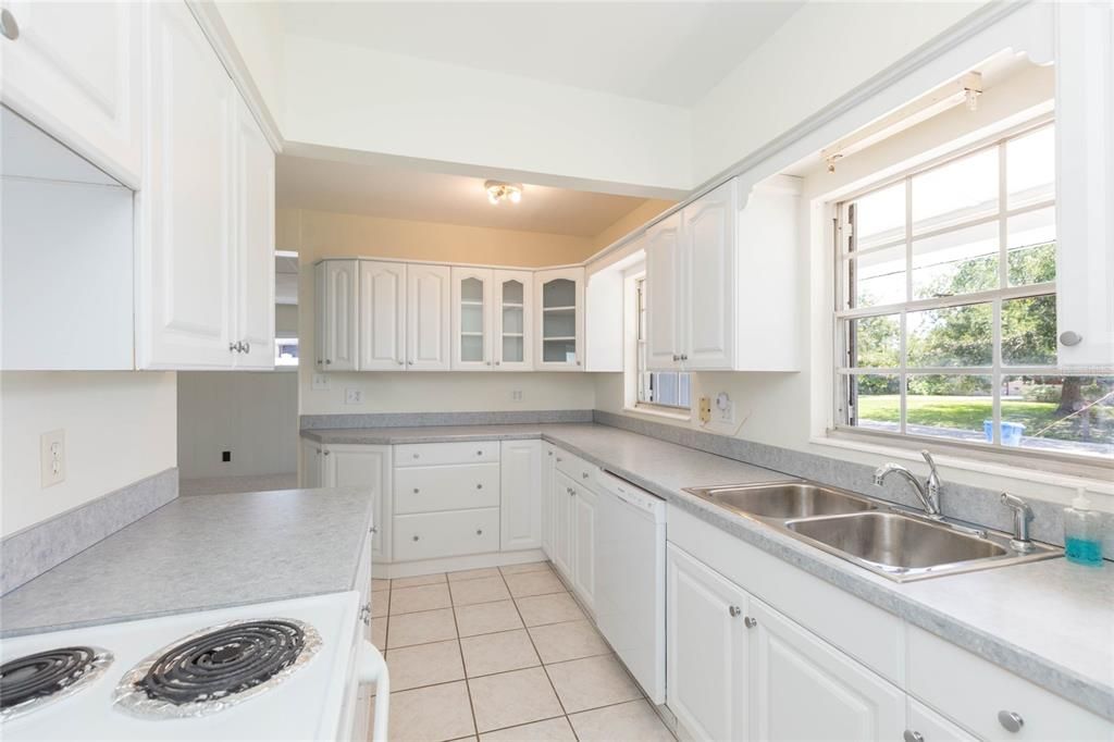 For Sale: $379,900 (3 beds, 2 baths, 1209 Square Feet)