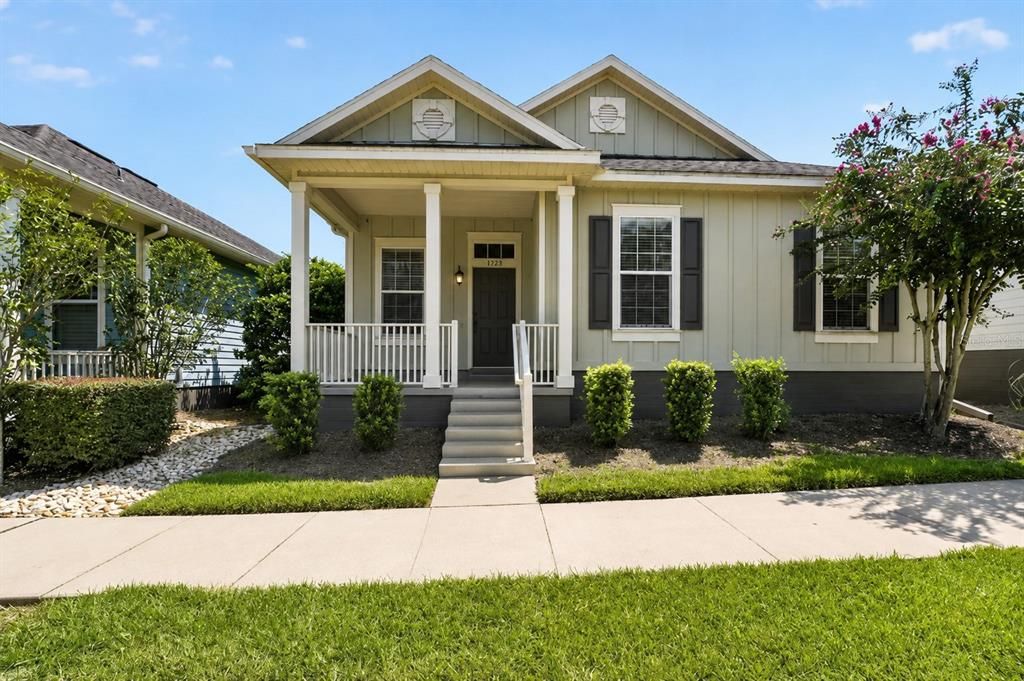 For Sale: $300,000 (3 beds, 2 baths, 1455 Square Feet)