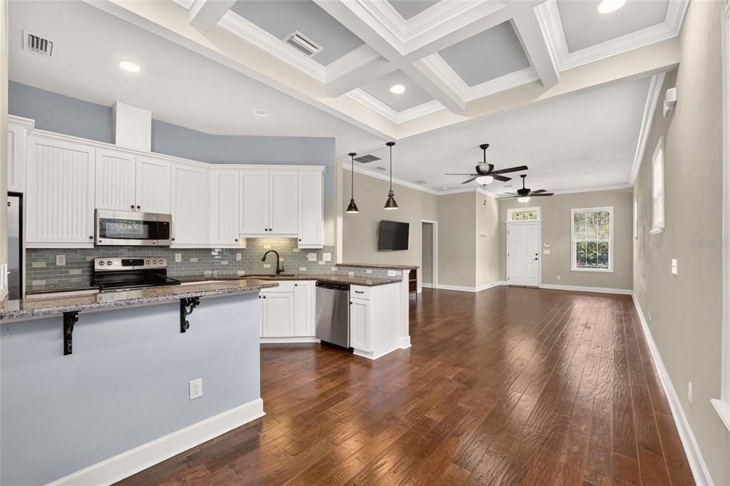 For Sale: $300,000 (3 beds, 2 baths, 1455 Square Feet)