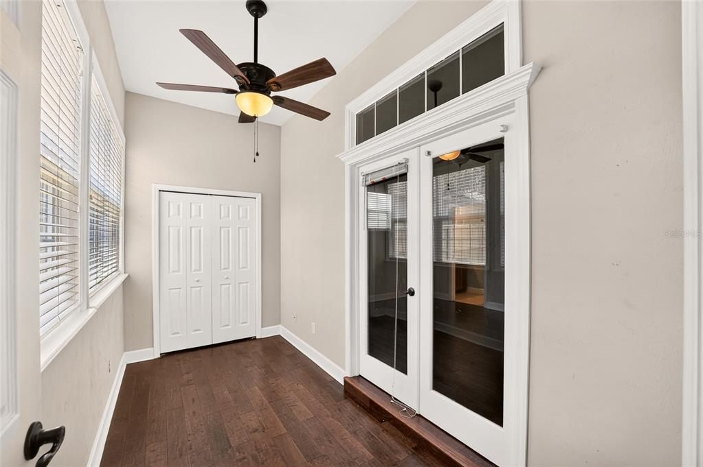 For Sale: $300,000 (3 beds, 2 baths, 1455 Square Feet)