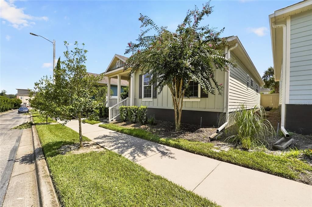 For Sale: $300,000 (3 beds, 2 baths, 1455 Square Feet)