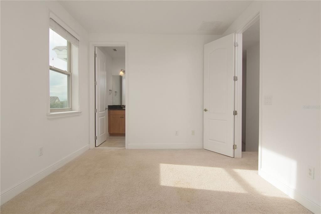For Rent: $2,300 (2 beds, 2 baths, 1346 Square Feet)