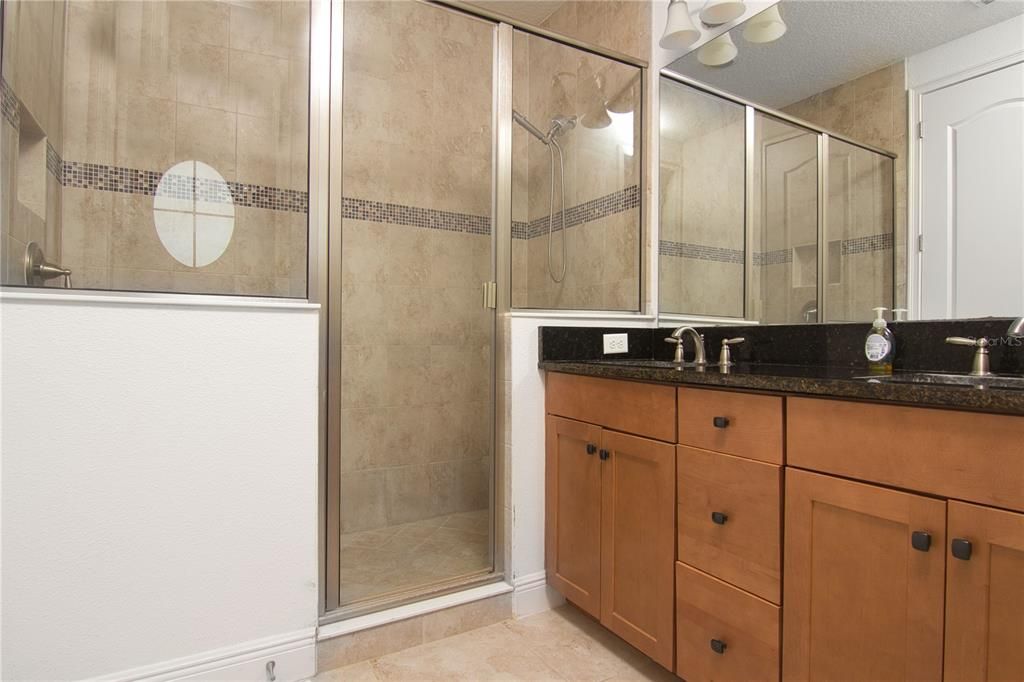 For Rent: $2,300 (2 beds, 2 baths, 1346 Square Feet)