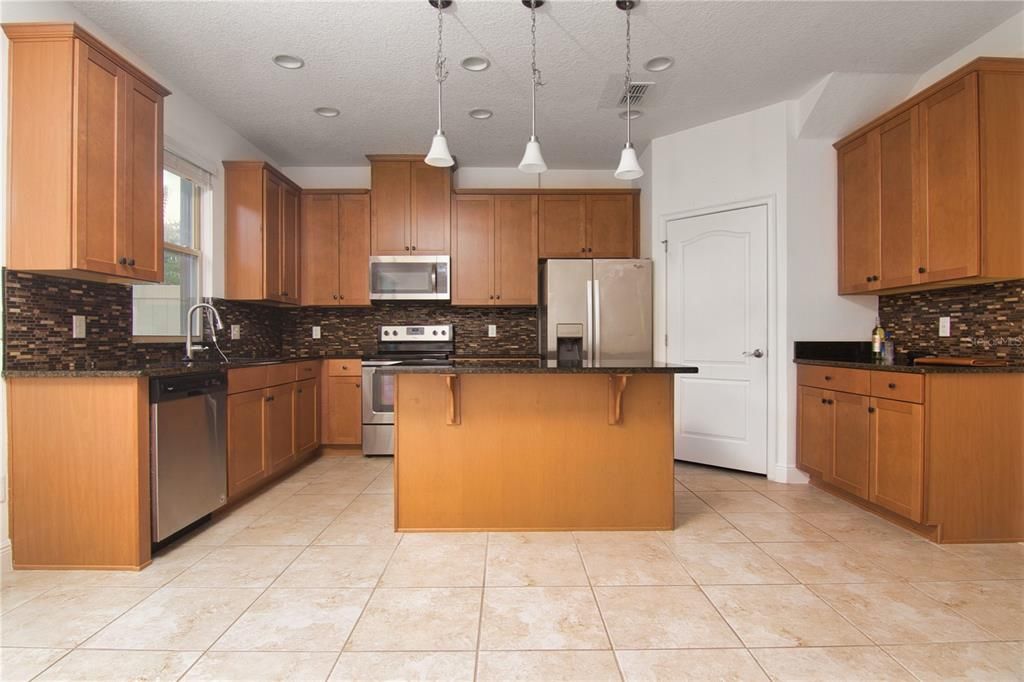 For Rent: $2,300 (2 beds, 2 baths, 1346 Square Feet)
