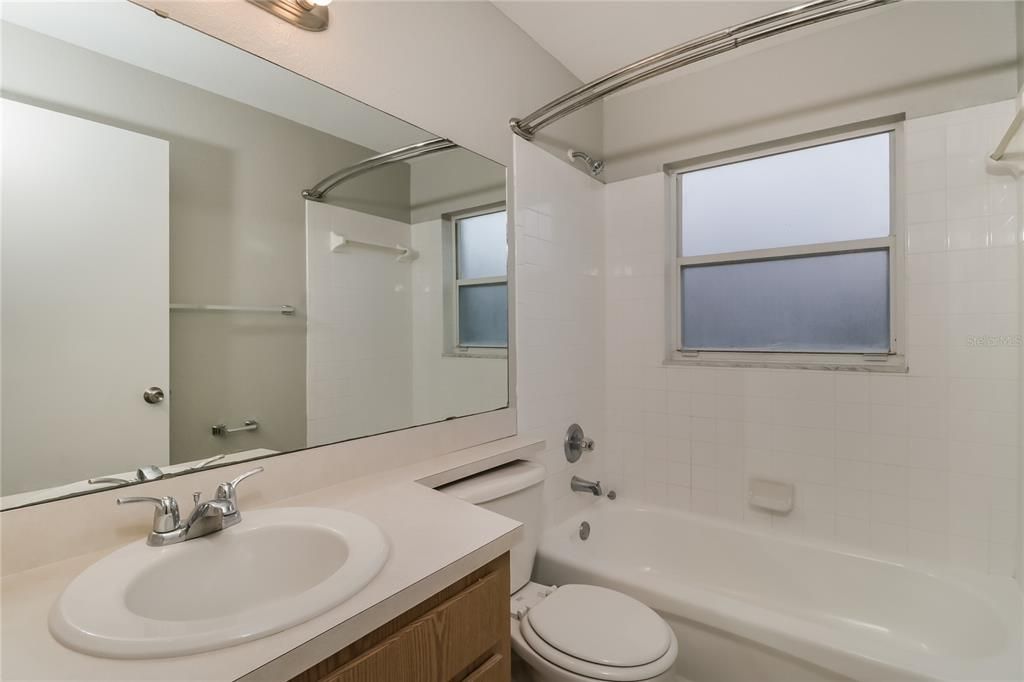 На продажу: $325,000 (3 спален, 2 ванн, 1701 Квадратных фут)