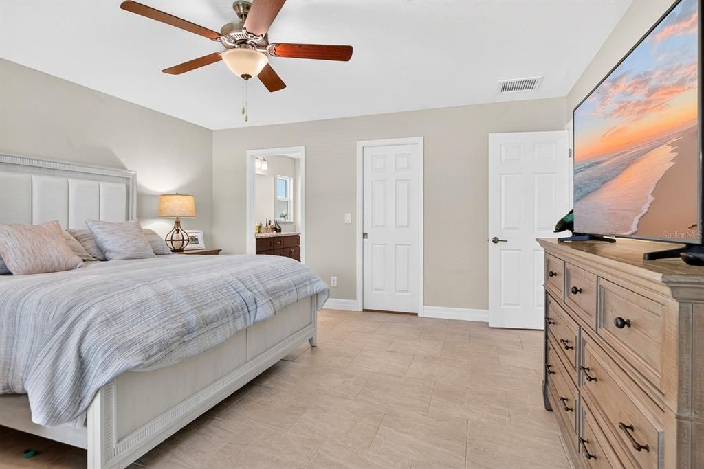 For Sale: $355,000 (3 beds, 2 baths, 1436 Square Feet)