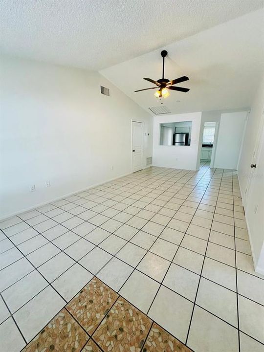 For Rent: $1,800 (3 beds, 2 baths, 1047 Square Feet)