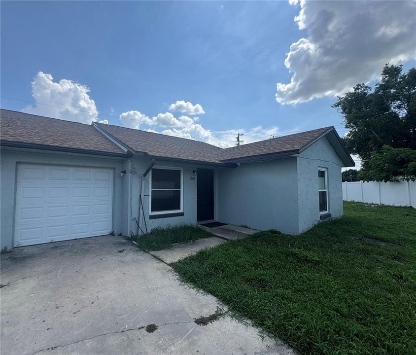 For Rent: $1,800 (3 beds, 2 baths, 1047 Square Feet)