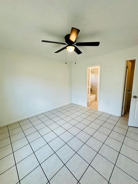 For Rent: $1,800 (3 beds, 2 baths, 1047 Square Feet)