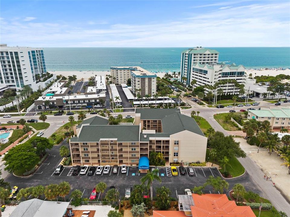 For Sale: $450,000 (2 beds, 2 baths, 991 Square Feet)