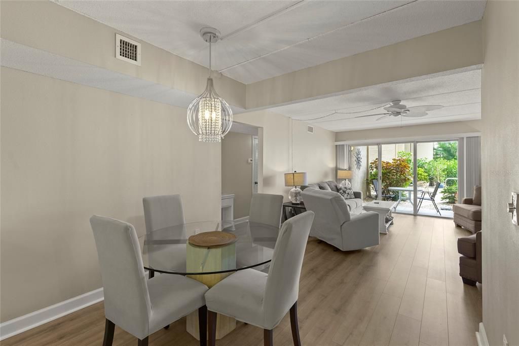 For Sale: $450,000 (2 beds, 2 baths, 991 Square Feet)