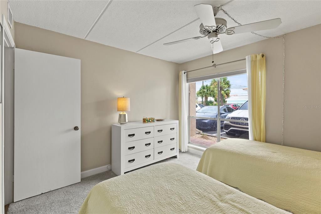 For Sale: $450,000 (2 beds, 2 baths, 991 Square Feet)
