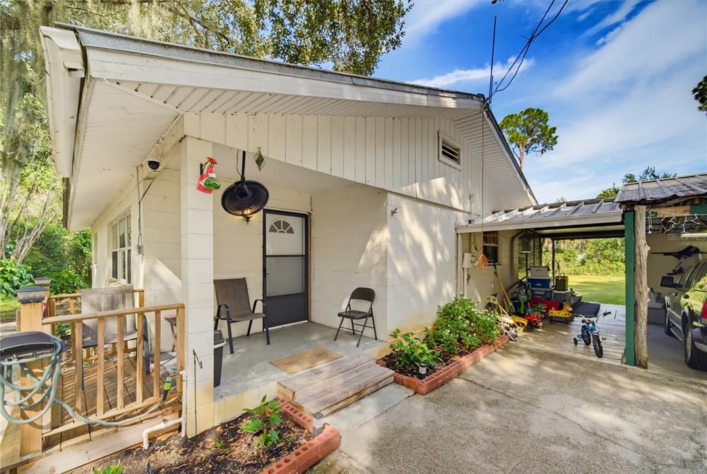 For Sale: $299,500 (2 beds, 1 baths, 1086 Square Feet)