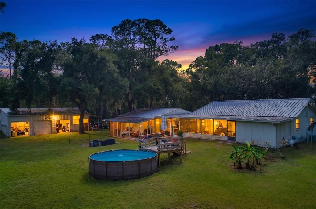 For Sale: $299,500 (2 beds, 1 baths, 1086 Square Feet)