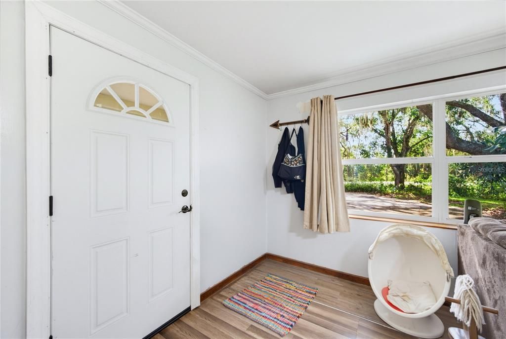 For Sale: $299,500 (2 beds, 1 baths, 1086 Square Feet)