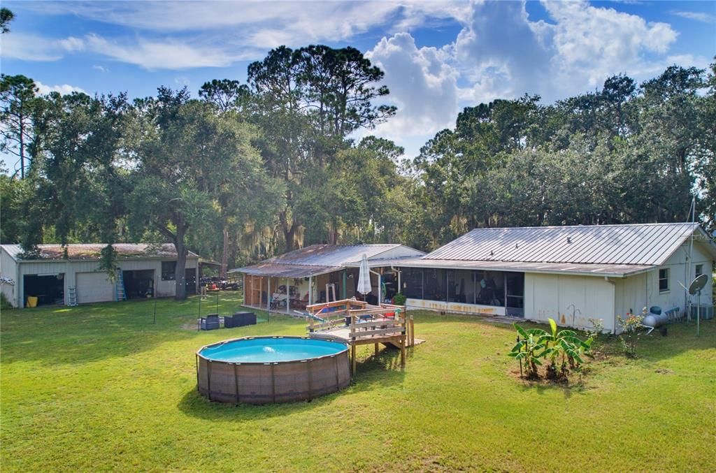 For Sale: $299,500 (2 beds, 1 baths, 1086 Square Feet)