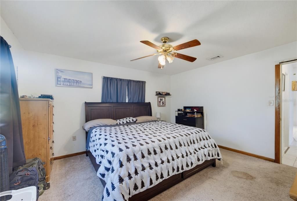 For Sale: $299,500 (2 beds, 1 baths, 1086 Square Feet)
