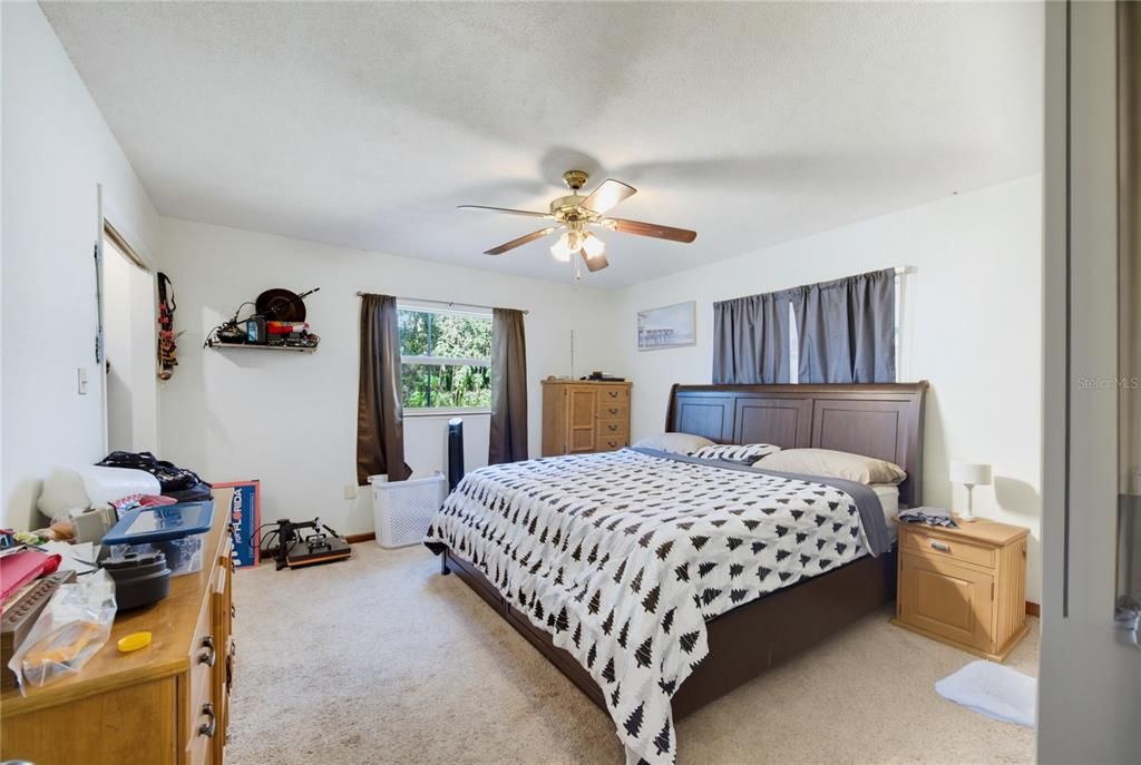 For Sale: $299,500 (2 beds, 1 baths, 1086 Square Feet)