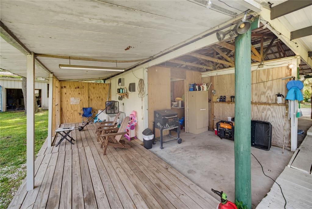 For Sale: $299,500 (2 beds, 1 baths, 1086 Square Feet)