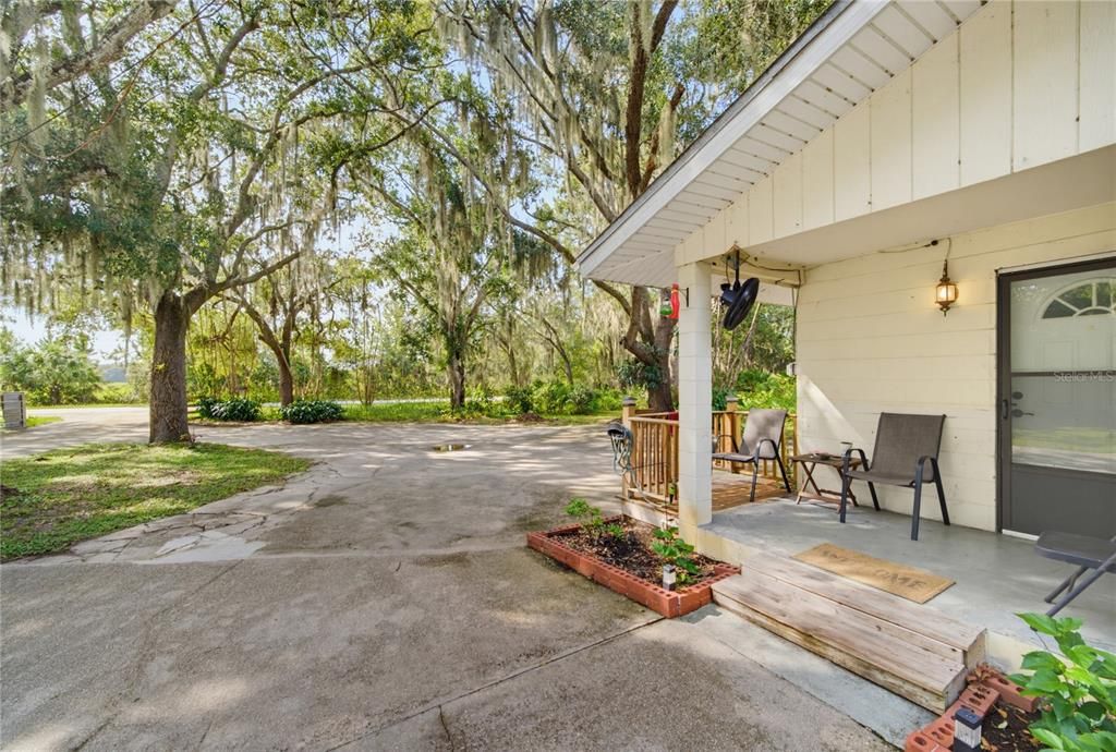For Sale: $299,500 (2 beds, 1 baths, 1086 Square Feet)
