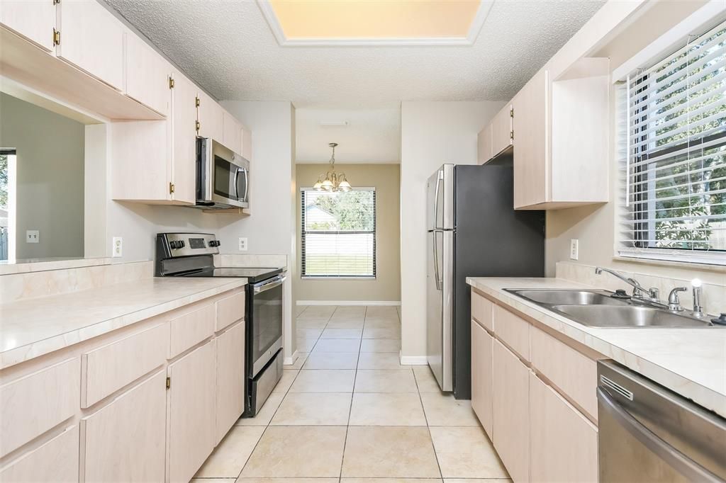 For Sale: $390,000 (3 beds, 2 baths, 1518 Square Feet)