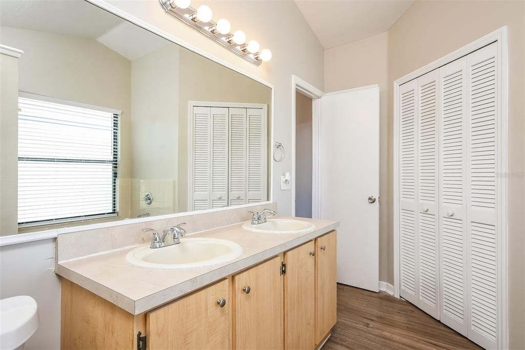 For Sale: $390,000 (3 beds, 2 baths, 1518 Square Feet)
