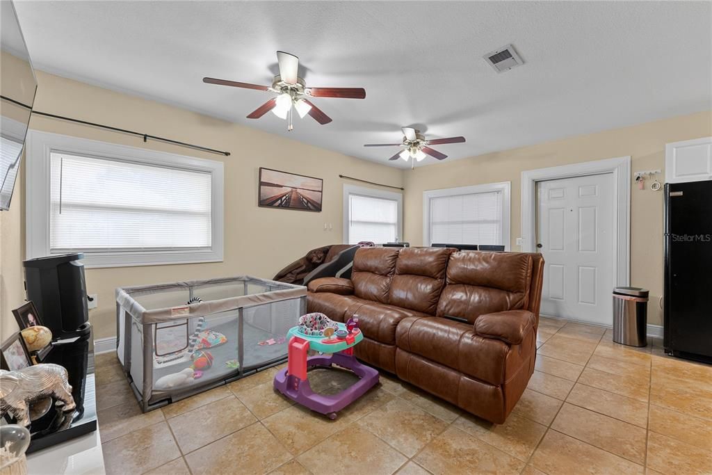 待售: $1,390,000 (6 贝兹, 0 浴室, 2450 平方英尺)