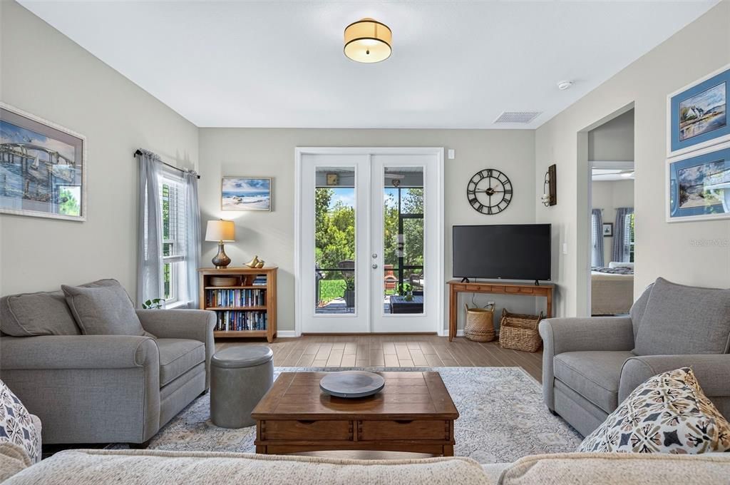 For Sale: $345,000 (3 beds, 2 baths, 1789 Square Feet)