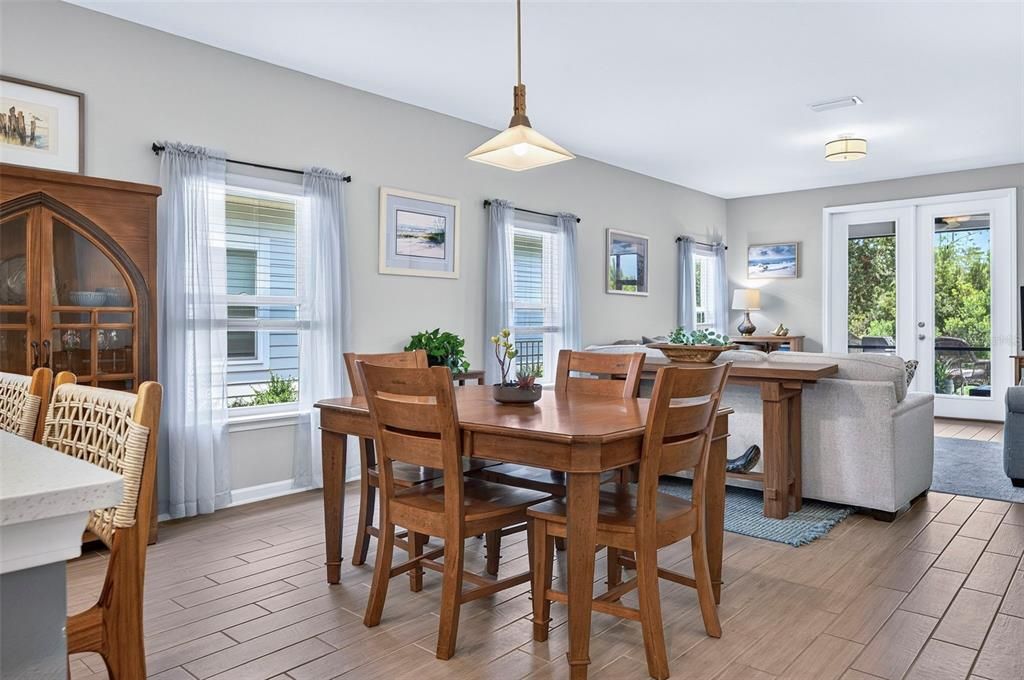 For Sale: $345,000 (3 beds, 2 baths, 1789 Square Feet)